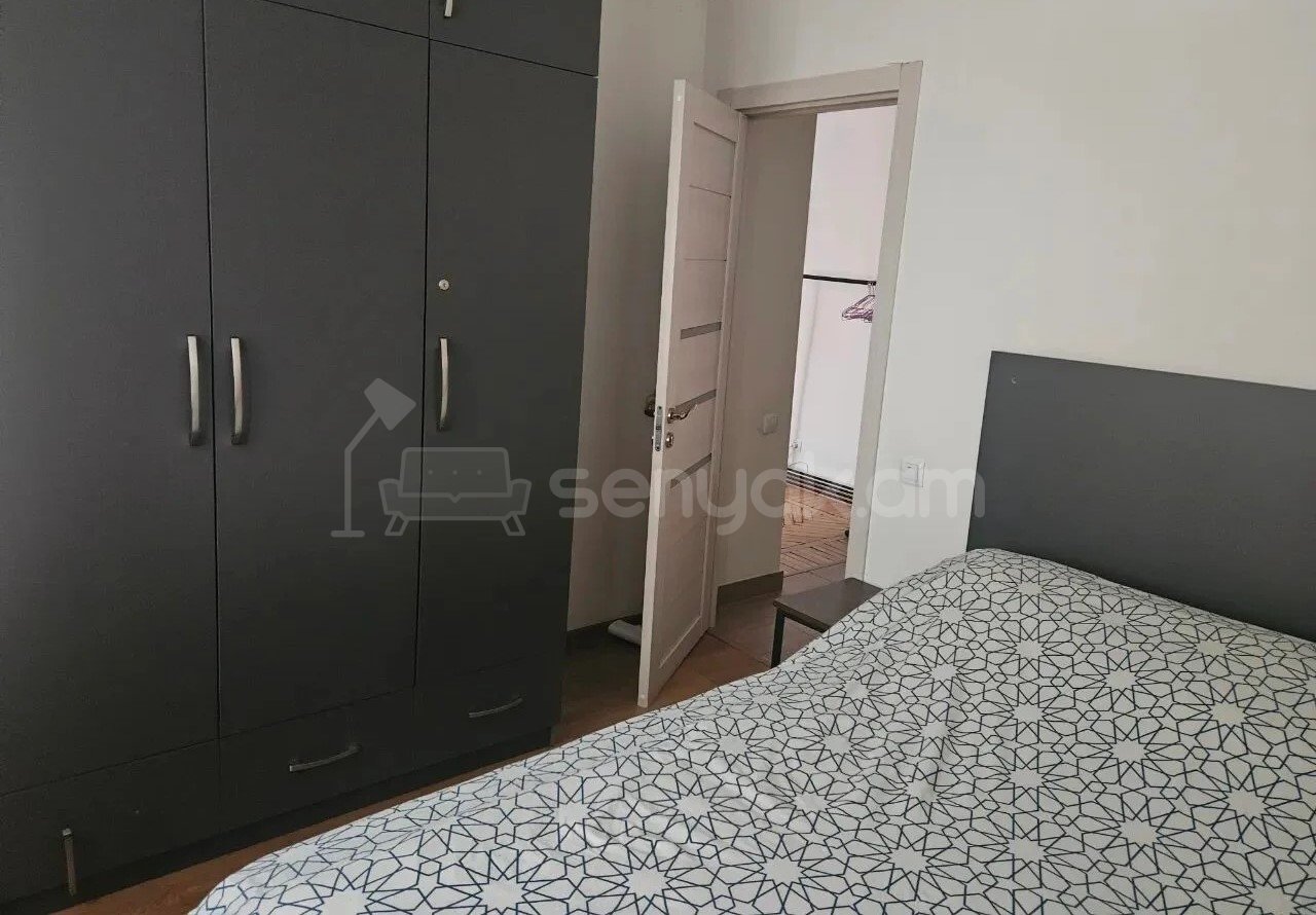 1 Սենյականոց Բնակարան Քարե Շենքում, 35քմ, 5/5 հարկ, Նորմալ Վիճակում