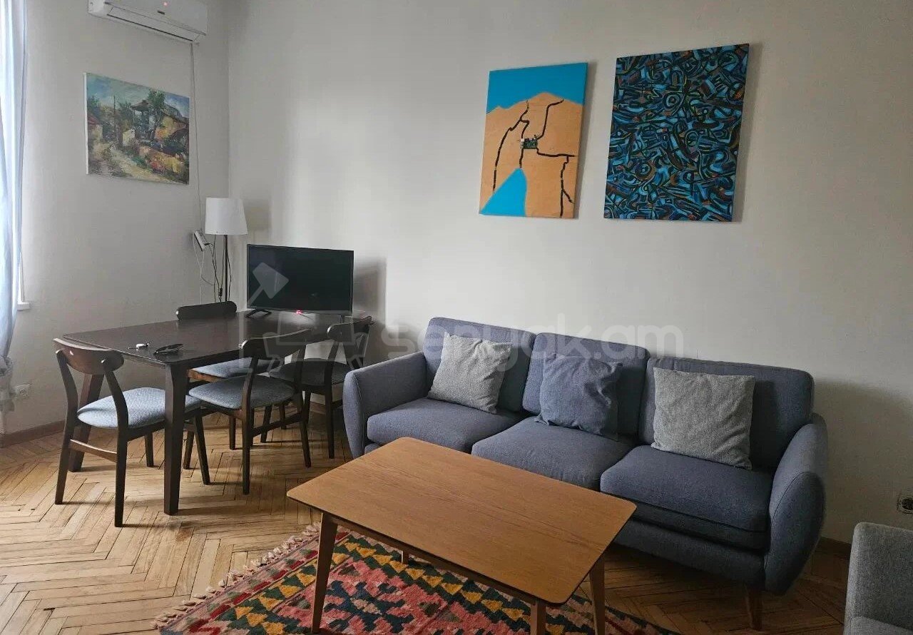 1 Սենյականոց Բնակարան Քարե Շենքում, 35քմ, 5/5 հարկ, Նորմալ Վիճակում