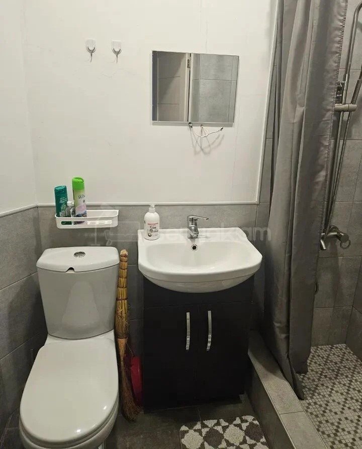 1 Սենյականոց Բնակարան Քարե Շենքում, 35քմ, 5/5 հարկ, Նորմալ Վիճակում