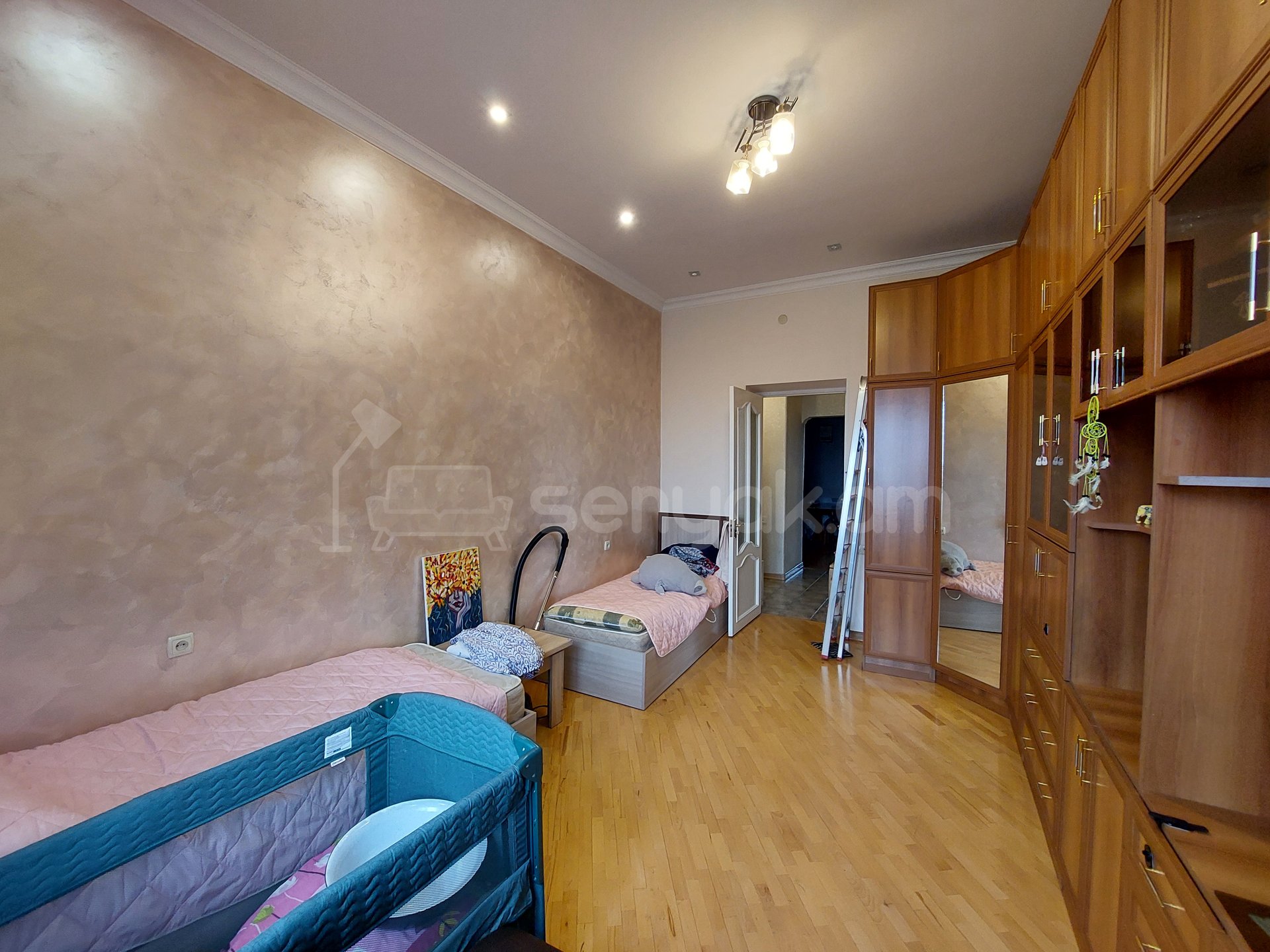 3 Սենյականոց Բնակարան Քարե Շենքում, 61քմ, 5/5 հարկ, Կապիտալ Վերանորոգված