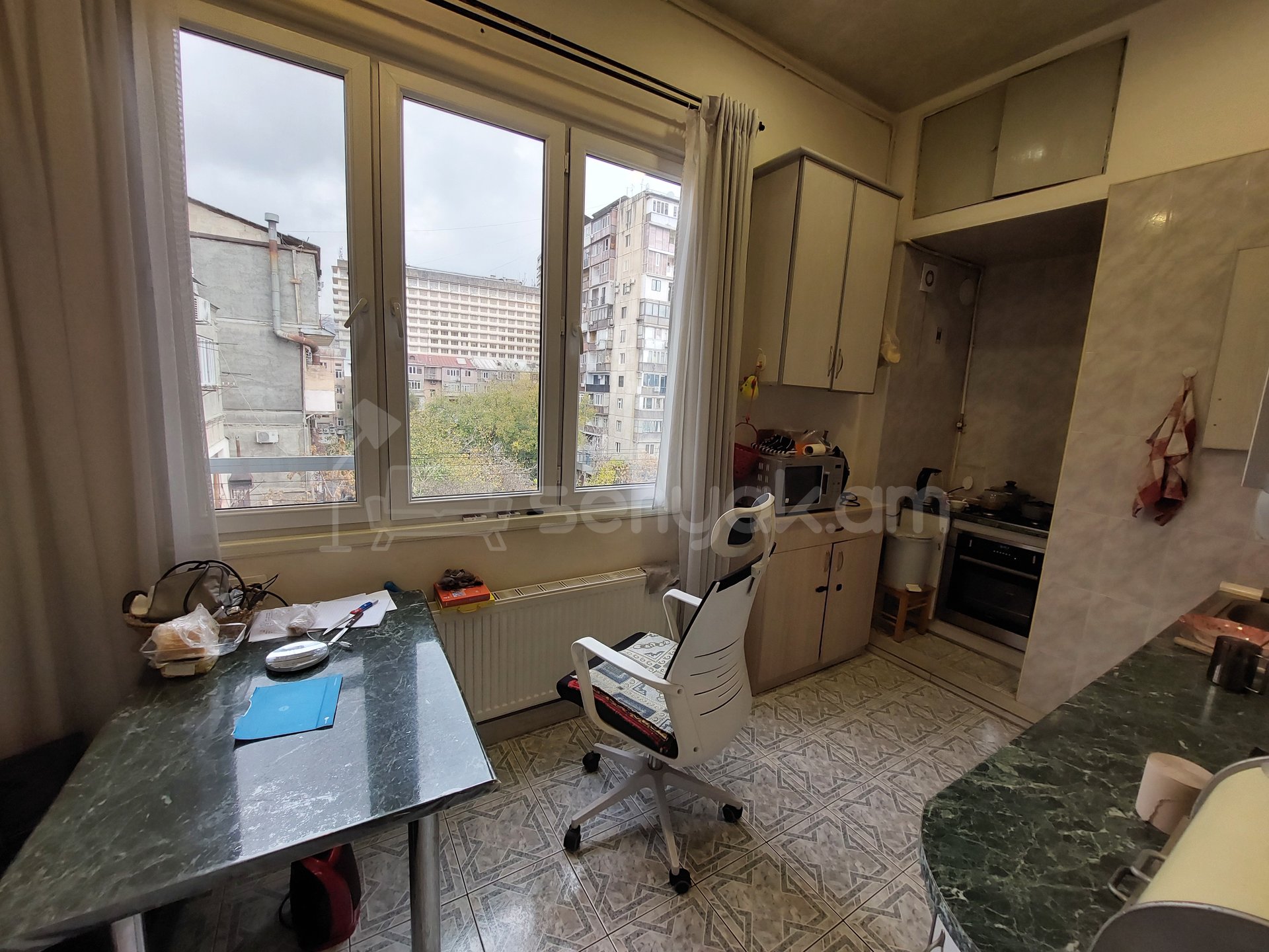 3 Սենյականոց Բնակարան Քարե Շենքում, 61քմ, 5/5 հարկ, Կապիտալ Վերանորոգված