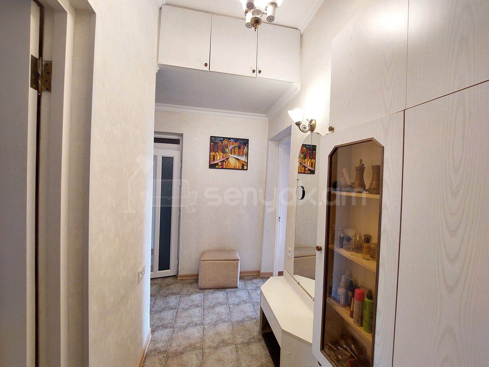 3 Սենյականոց Բնակարան Քարե Շենքում, 61քմ, 5/5 հարկ, Կապիտալ Վերանորոգված