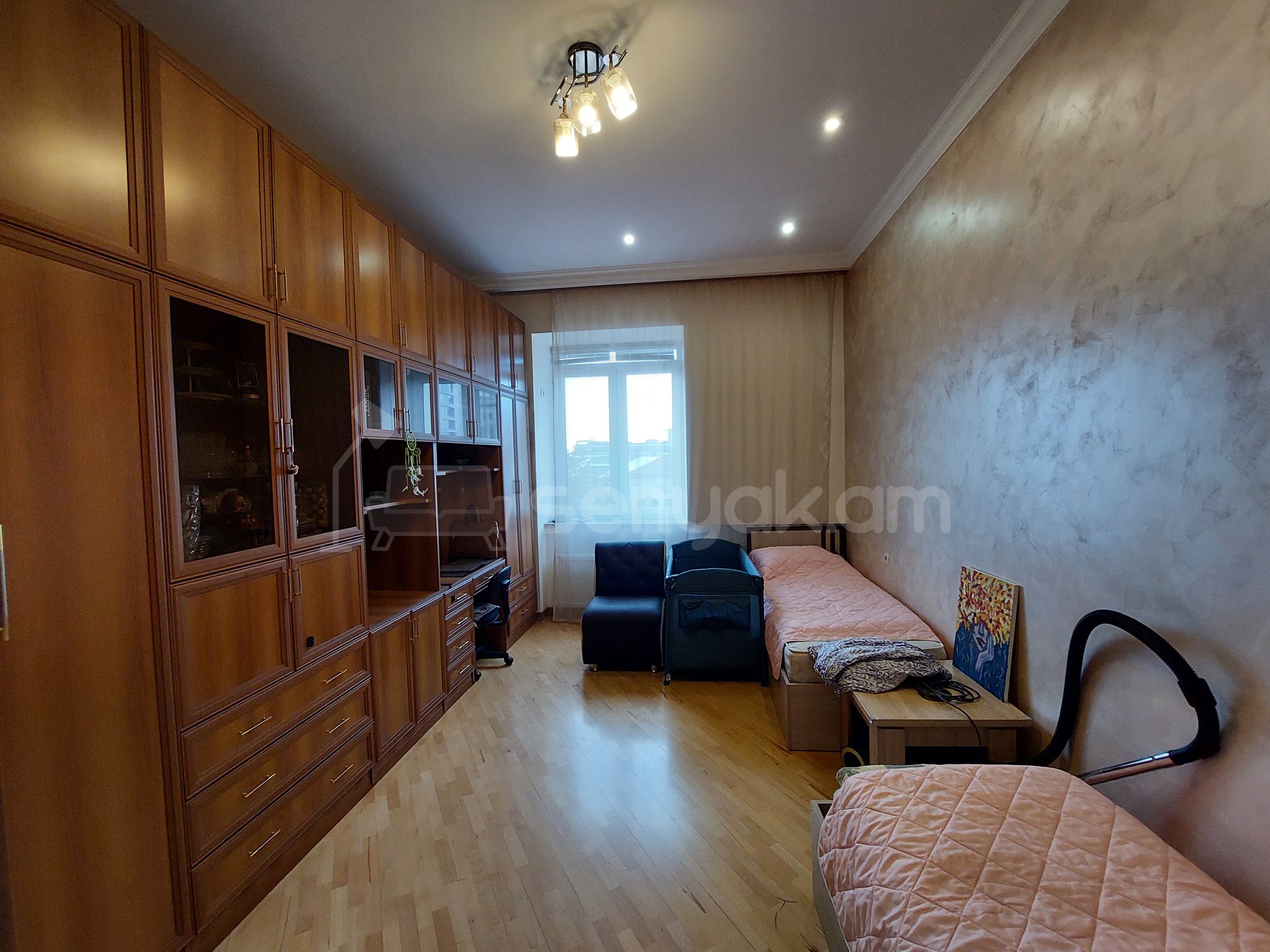 3 Սենյականոց Բնակարան Քարե Շենքում, 61քմ, 5/5 հարկ, Կապիտալ Վերանորոգված