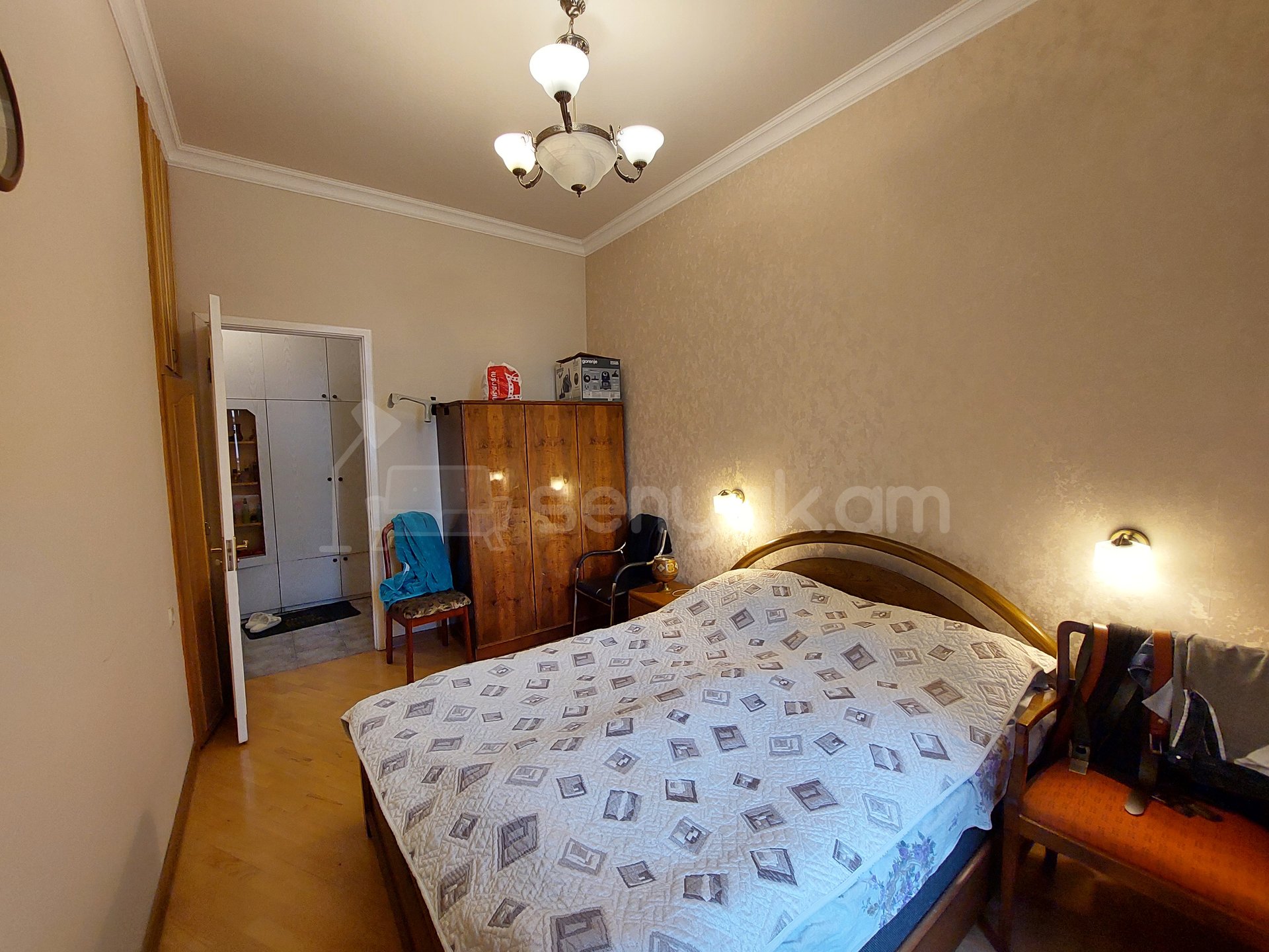 3 Սենյականոց Բնակարան Քարե Շենքում, 61քմ, 5/5 հարկ, Կապիտալ Վերանորոգված