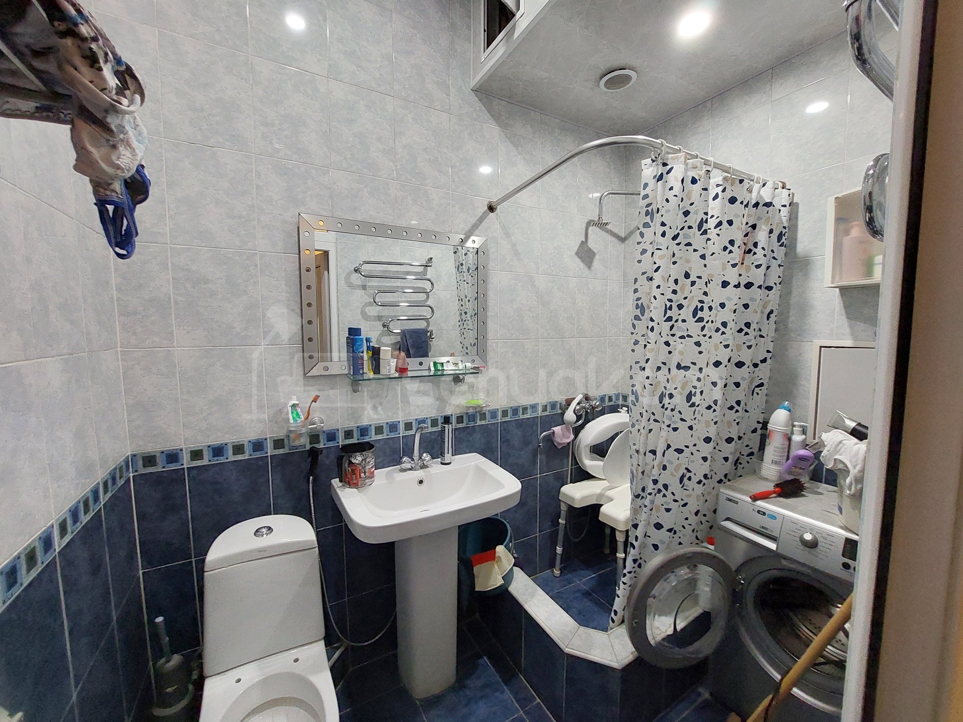 3 Սենյականոց Բնակարան Քարե Շենքում, 61քմ, 5/5 հարկ, Կապիտալ Վերանորոգված