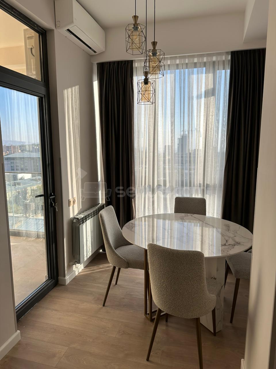 2 Սենյականոց Բնակարան, 48քմ, 8/15 հարկ, Դիզայներական Վերանորոգված, Կահավորված, Արևկող