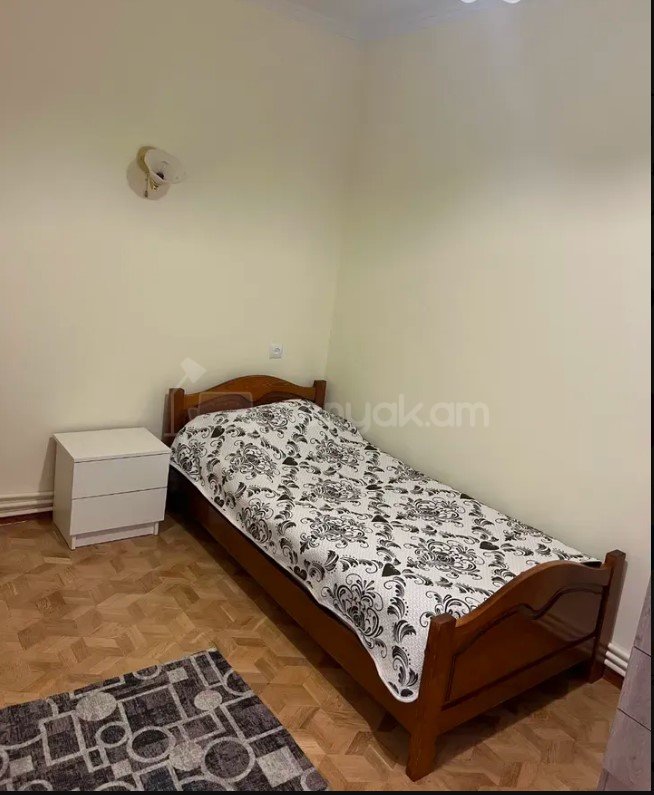 3 Սենյականոց Բնակարան Քարե Շենքում, 70քմ, 6/7 հարկ, Կապիտալ Վերանորոգված, Կահավորված