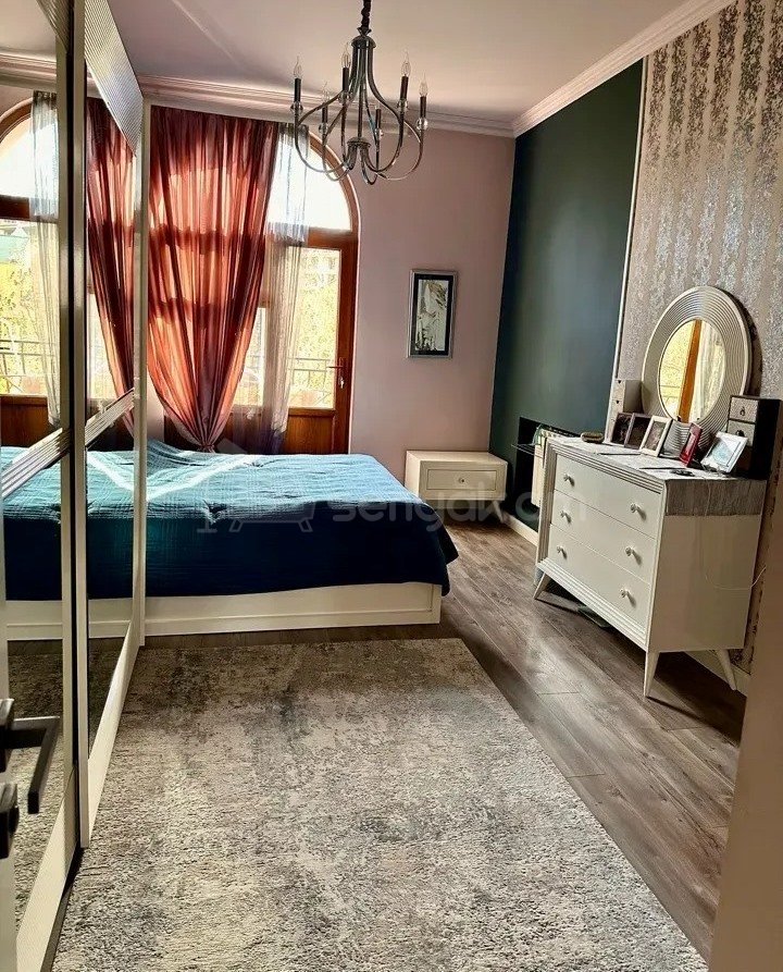 3 Սենյականոց Բնակարան Քարե Շենքում, 90քմ, 5/5 հարկ, Կապիտալ Վերանորոգված, Կահավորված, Արևկող