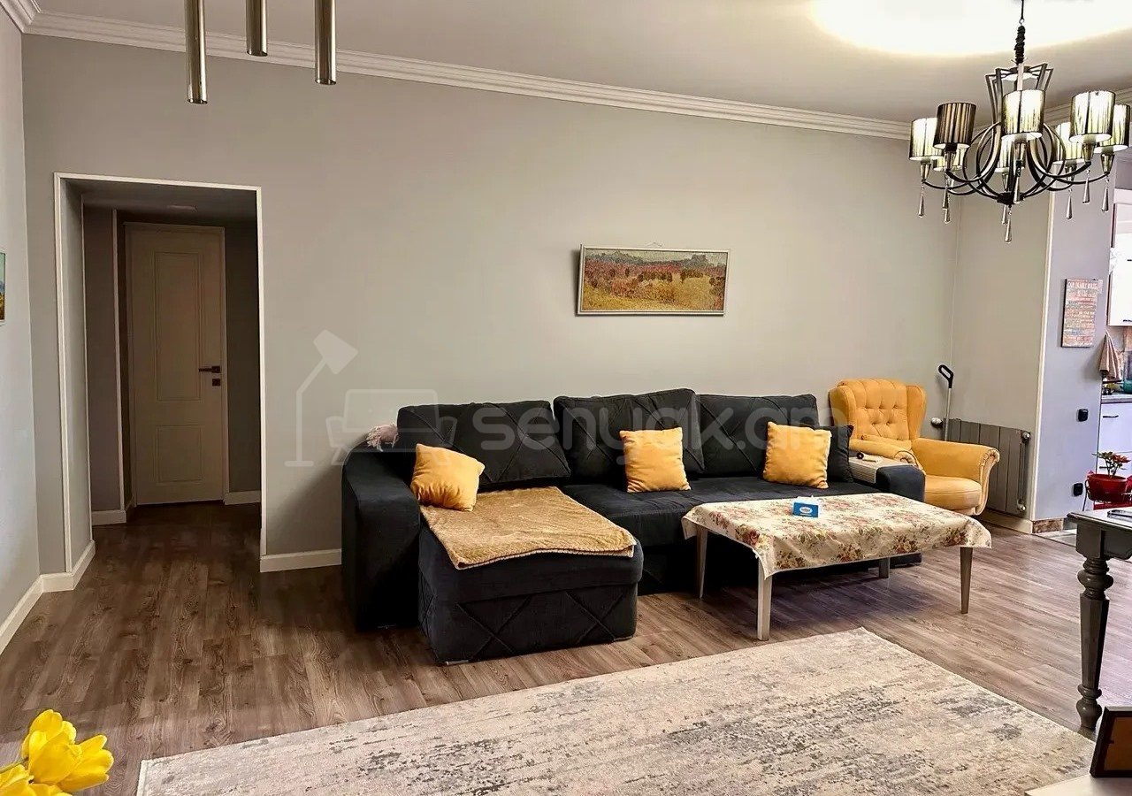 3 Սենյականոց Բնակարան Քարե Շենքում, 90քմ, 5/5 հարկ, Կապիտալ Վերանորոգված, Կահավորված, Արևկող