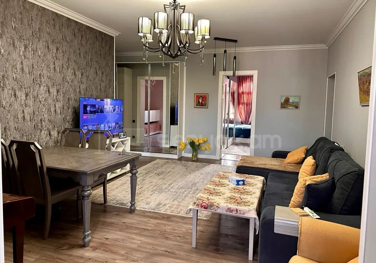 3 Սենյականոց Բնակարան Քարե Շենքում, 90քմ, 5/5 հարկ, Կապիտալ Վերանորոգված, Կահավորված, Արևկող