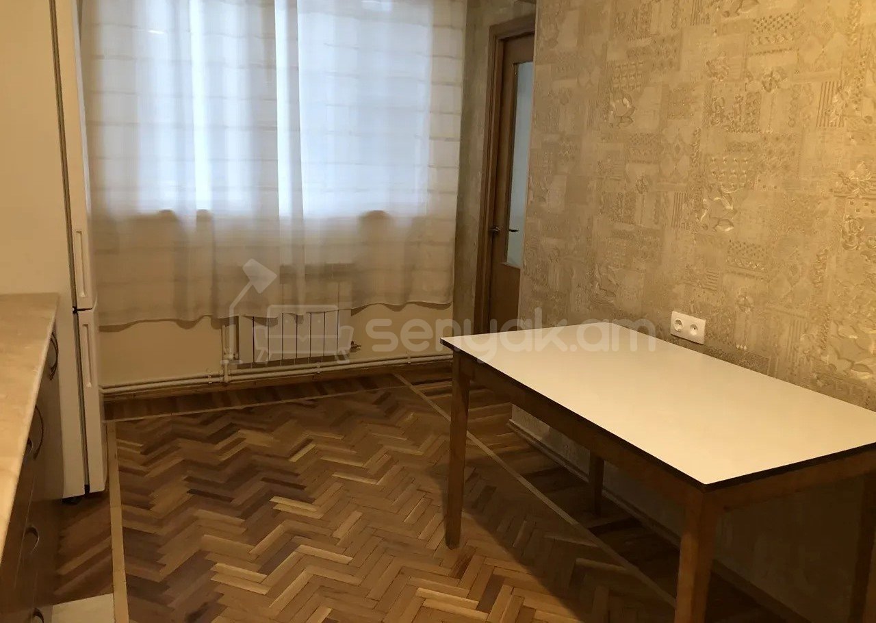 3 Սենյականոց Բնակարան, 81քմ, 2/12 հարկ, Նորմալ Վիճակում