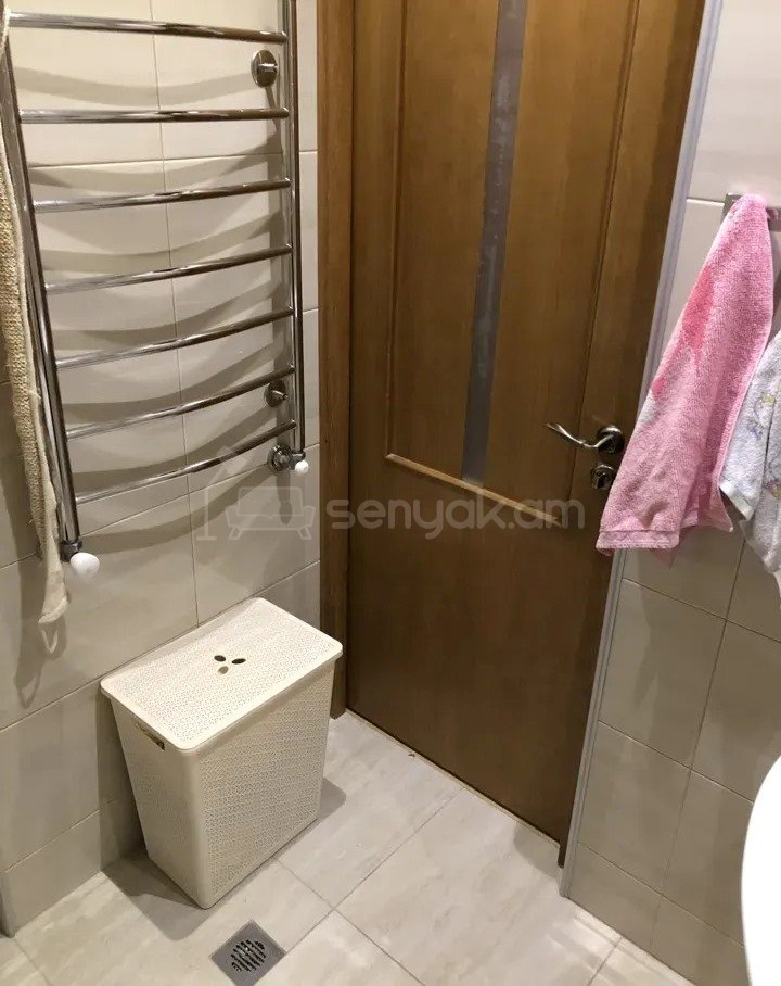 3 Սենյականոց Բնակարան, 81քմ, 2/12 հարկ, Նորմալ Վիճակում