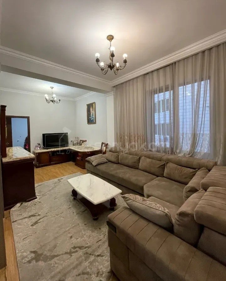 4 Սենյականոց Բնակարան Քարե Շենքում, 77քմ, 2/4 հարկ, Կապիտալ Վերանորոգված