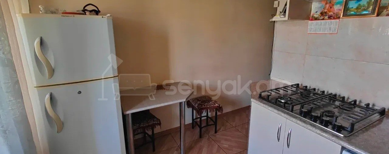 2 Սենյականոց Բնակարան Քարե Շենքում, 56քմ, 5/5 հարկ, Նորմալ Վիճակում