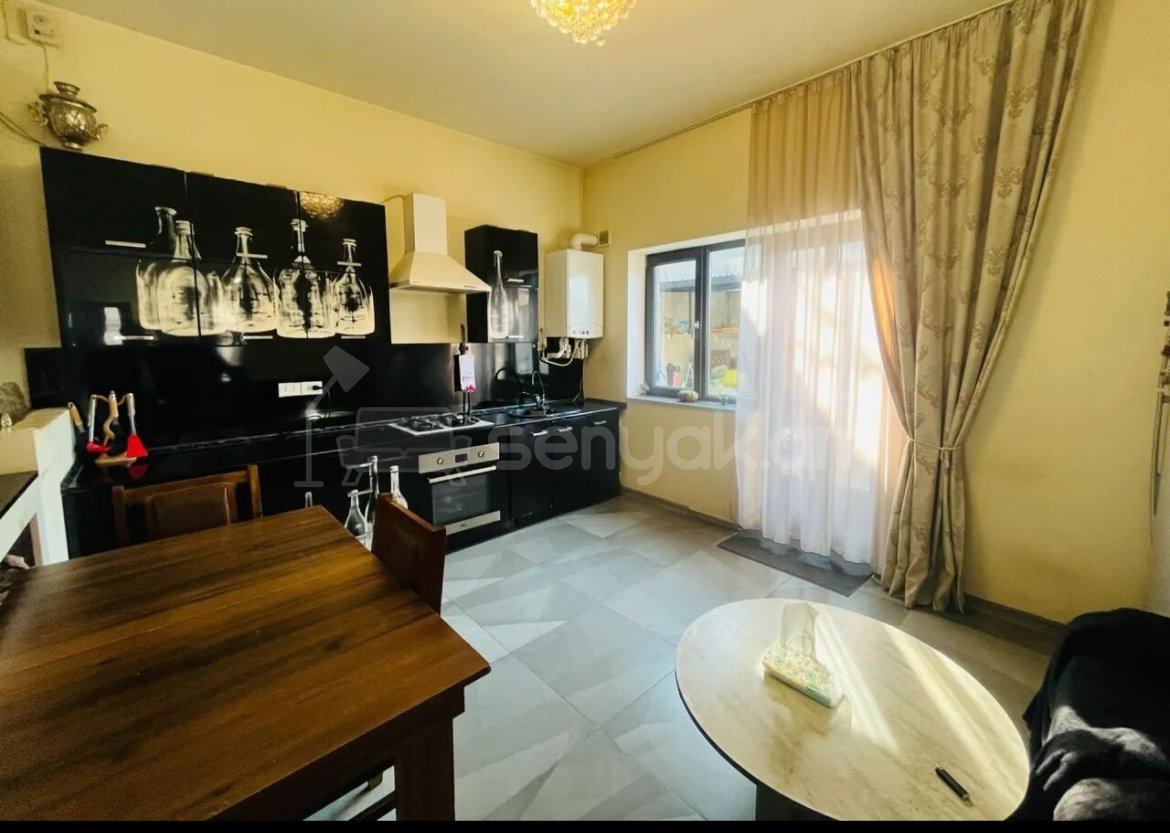 4 Սենյականոց Սեփական Տուն, 200քմ, Կապիտալ Վերանորոգված