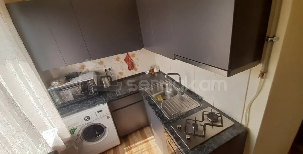 2 Սենյականոց Բնակարան Քարե Շենքում, 48քմ, 2/5 հարկ, Կապիտալ Վերանորոգված