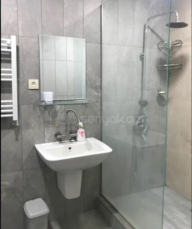 2 Սենյականոց Բնակարան Քարե Շենքում, 50քմ, 5/5 հարկ, Կապիտալ Վերանորոգված, Կահավորված