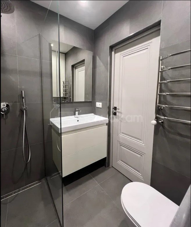 2 Սենյականոց Բնակարան Նորակառույցում, 52քմ, 5/18 հարկ, Դիզայներական Վերանորոգված, Կահավորված