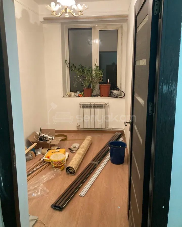 4 Սենյականոց Բնակարան, 90քմ, 1/9 հարկ, Նորմալ Վիճակում, Մասամբ Կահավորված