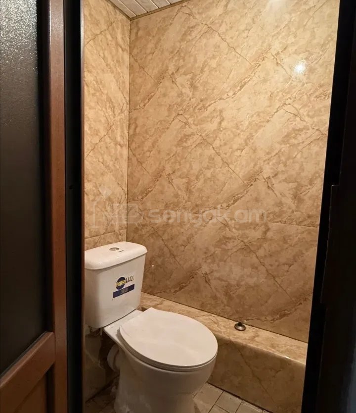 4 Սենյականոց Բնակարան, 90քմ, 1/9 հարկ, Նորմալ Վիճակում, Մասամբ Կահավորված