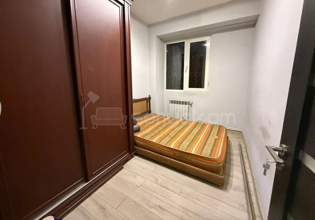 4 Սենյականոց Բնակարան, 90քմ, 1/9 հարկ, Նորմալ Վիճակում, Մասամբ Կահավորված