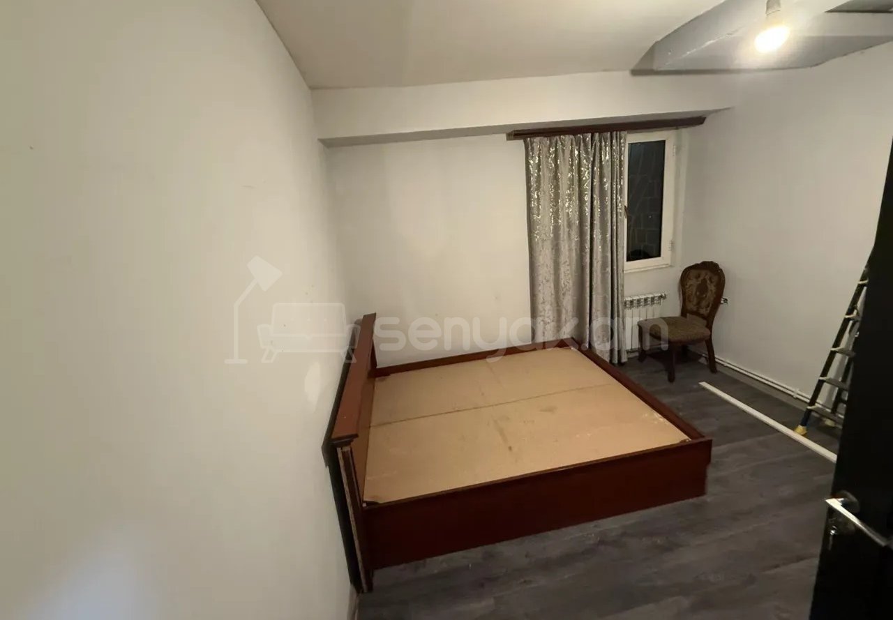 4 Սենյականոց Բնակարան, 90քմ, 1/9 հարկ, Նորմալ Վիճակում, Մասամբ Կահավորված