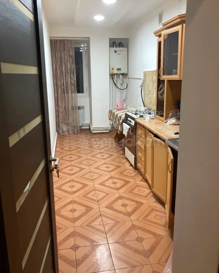 4 Սենյականոց Բնակարան, 90քմ, 1/9 հարկ, Նորմալ Վիճակում, Մասամբ Կահավորված