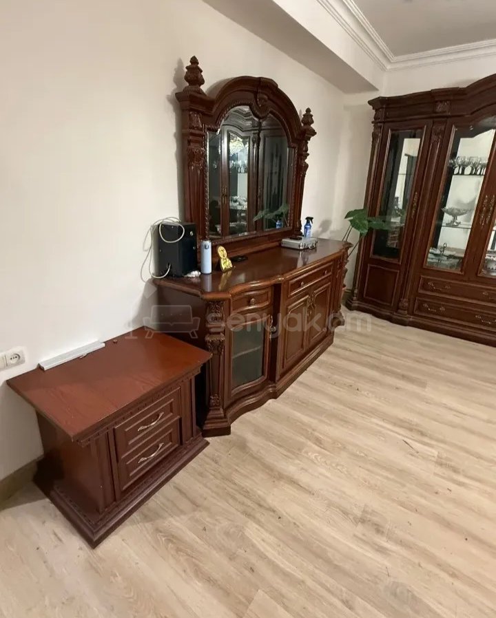 4 Սենյականոց Բնակարան, 90քմ, 1/9 հարկ, Նորմալ Վիճակում, Մասամբ Կահավորված