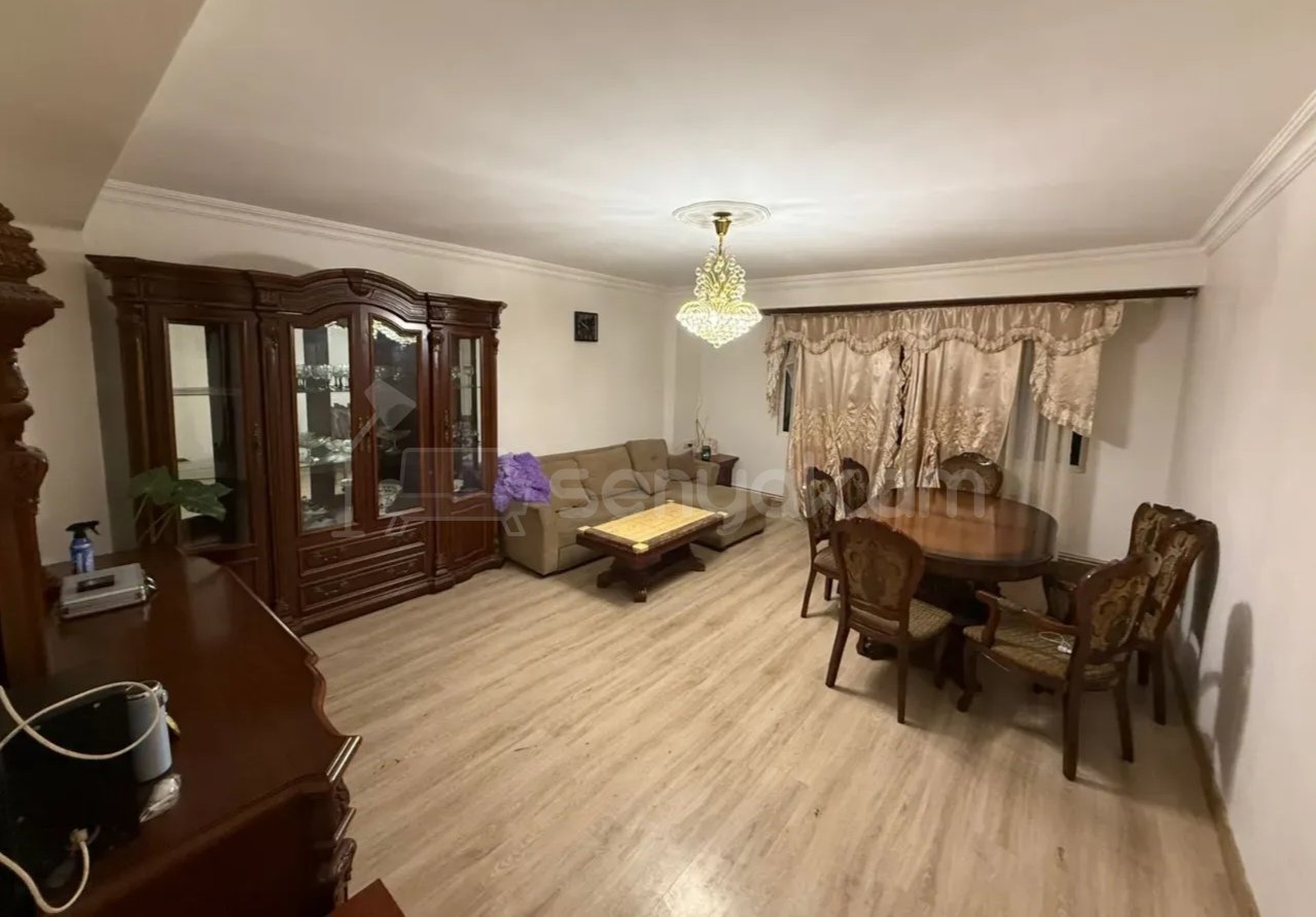 4 Սենյականոց Բնակարան, 90քմ, 1/9 հարկ, Նորմալ Վիճակում, Մասամբ Կահավորված