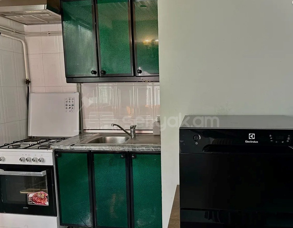 3 Սենյականոց Բնակարան Քարե Շենքում, 100քմ, 5/6 հարկ, Կապիտալ Վերանորոգված, Կահավորված, Արևկող