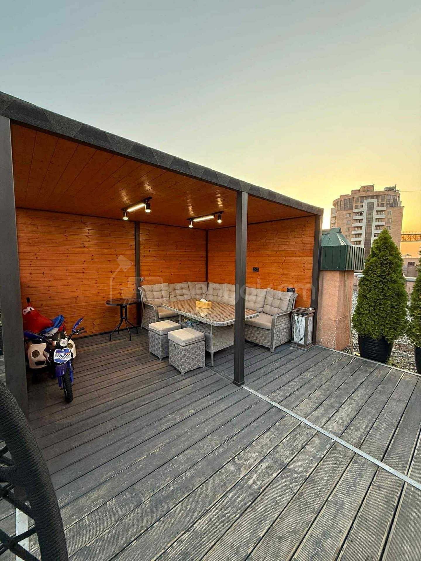 4 Սենյականոց Բնակարան Նորակառույցում, 222քմ, 9/9 հարկ, Դիզայներական Վերանորոգված