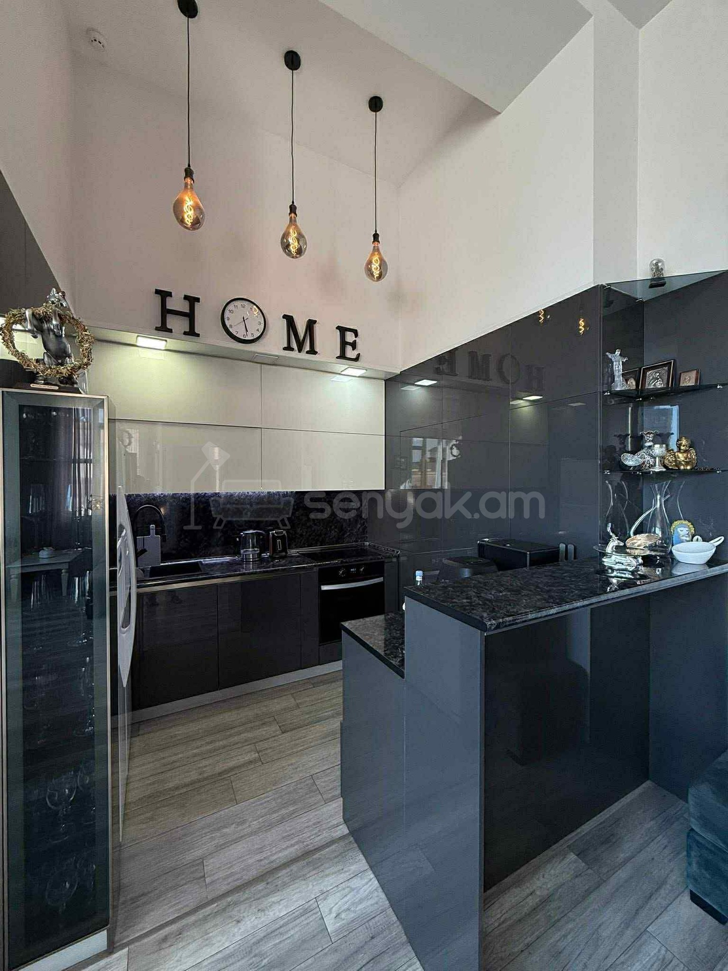 4 Սենյականոց Բնակարան Նորակառույցում, 222քմ, 9/9 հարկ, Դիզայներական Վերանորոգված