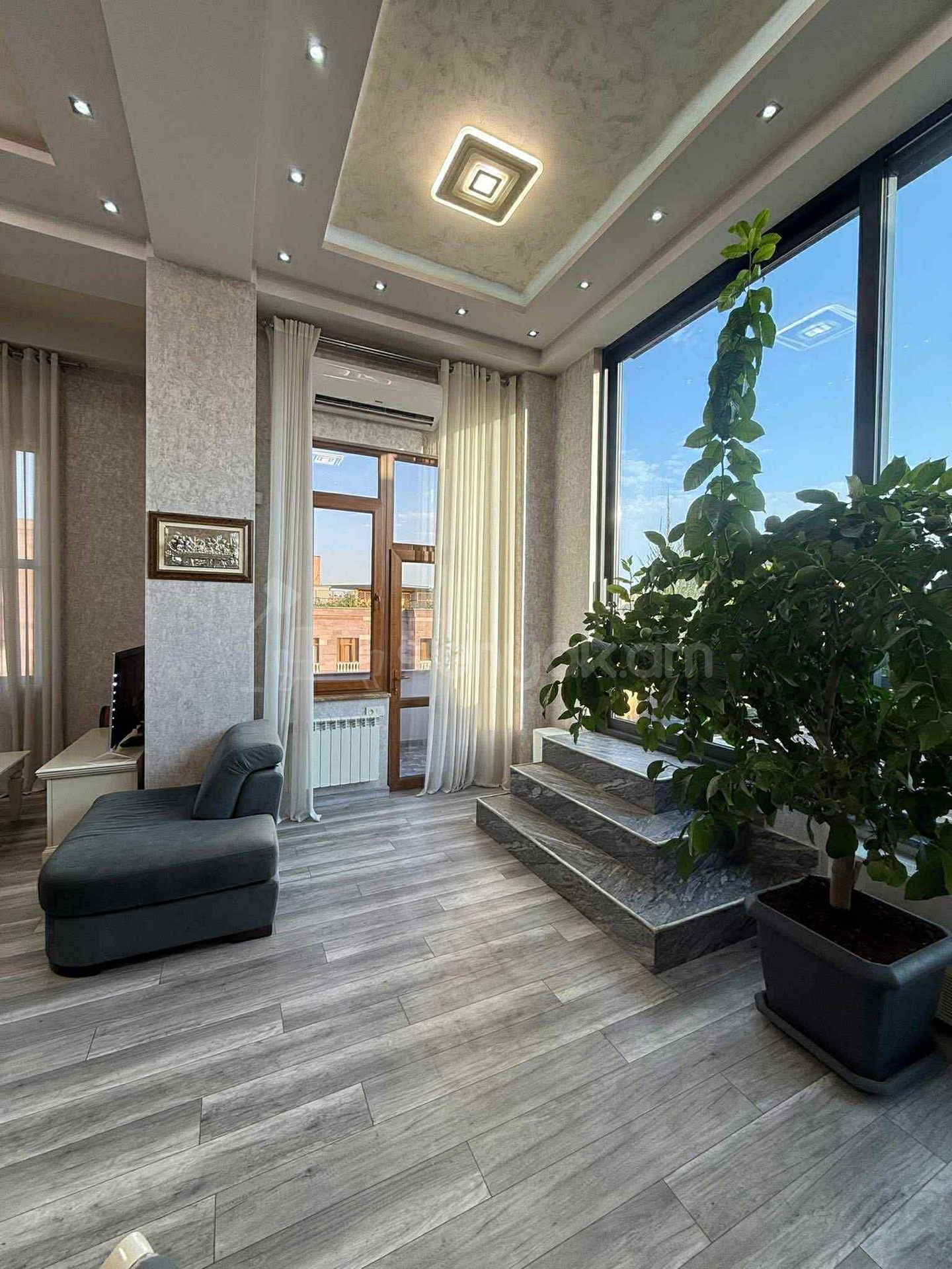 4 Սենյականոց Բնակարան Նորակառույցում, 222քմ, 9/9 հարկ, Դիզայներական Վերանորոգված