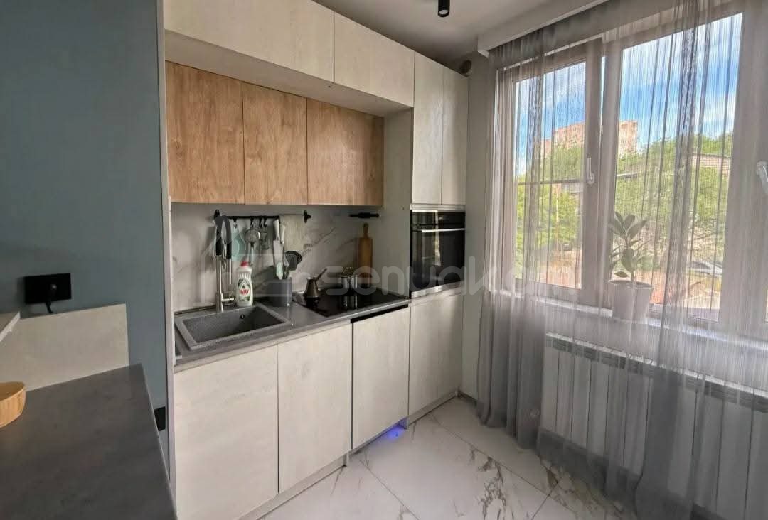 2 Սենյականոց Բնակարան Քարե Շենքում, 45քմ, 4/5 հարկ, Դիզայներական Վերանորոգված