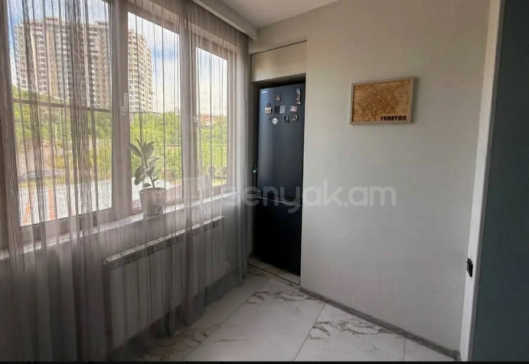 2 Սենյականոց Բնակարան Քարե Շենքում, 45քմ, 4/5 հարկ, Դիզայներական Վերանորոգված