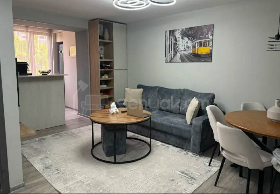 2 Սենյականոց Բնակարան Քարե Շենքում, 45քմ, 4/5 հարկ, Դիզայներական Վերանորոգված