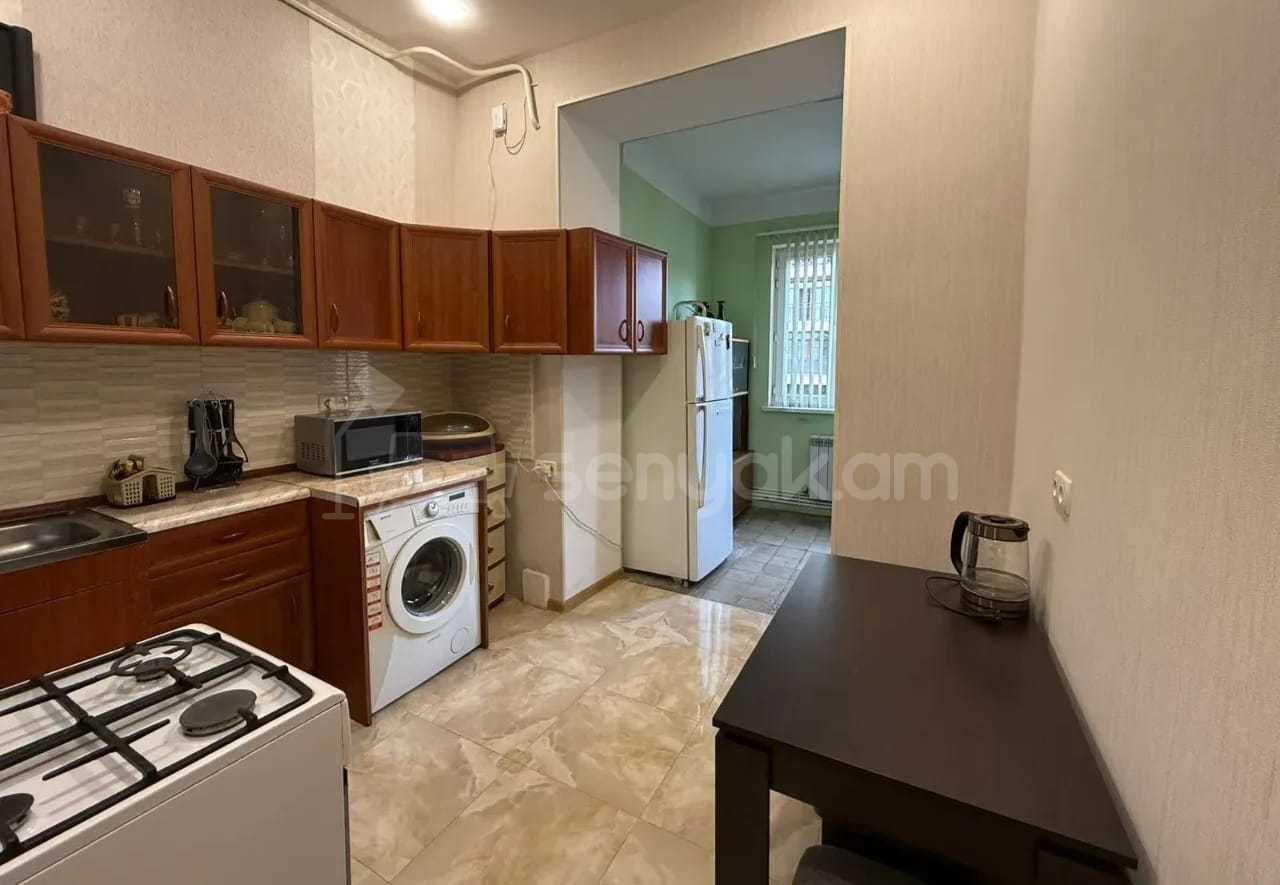 2 Սենյականոց Բնակարան Քարե Շենքում, 64քմ, 5/5 հարկ, Կոսմետիկ Վերանորոգված