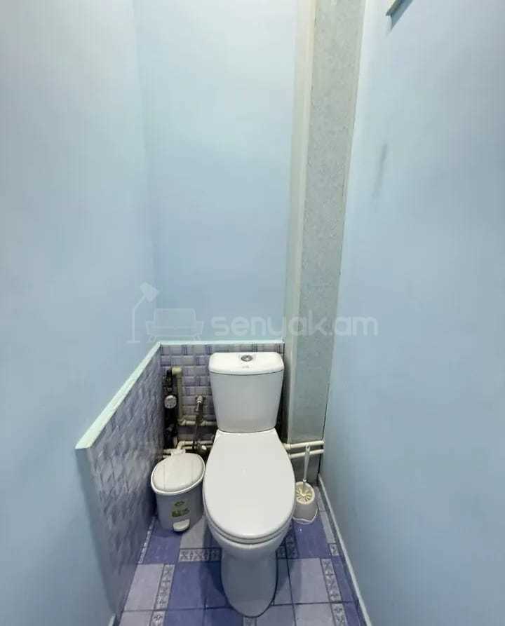 2 Սենյականոց Բնակարան Քարե Շենքում, 64քմ, 5/5 հարկ, Կոսմետիկ Վերանորոգված