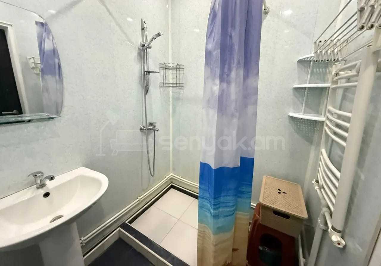 2 Սենյականոց Բնակարան Քարե Շենքում, 64քմ, 5/5 հարկ, Կոսմետիկ Վերանորոգված