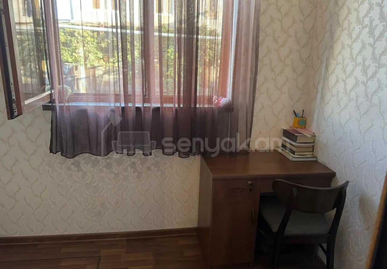 1 Սենյականոց Բնակարան Քարե Շենքում, 48քմ, 1/5 հարկ, Կապիտալ Վերանորոգված