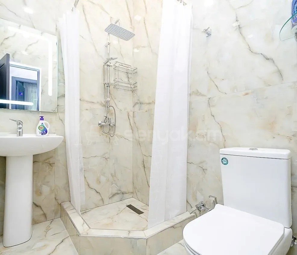 3 Սենյականոց Բնակարան Քարե Շենքում, 85քմ, 2/5 հարկ, Կապիտալ Վերանորոգված, Կահավորված, Արևկող