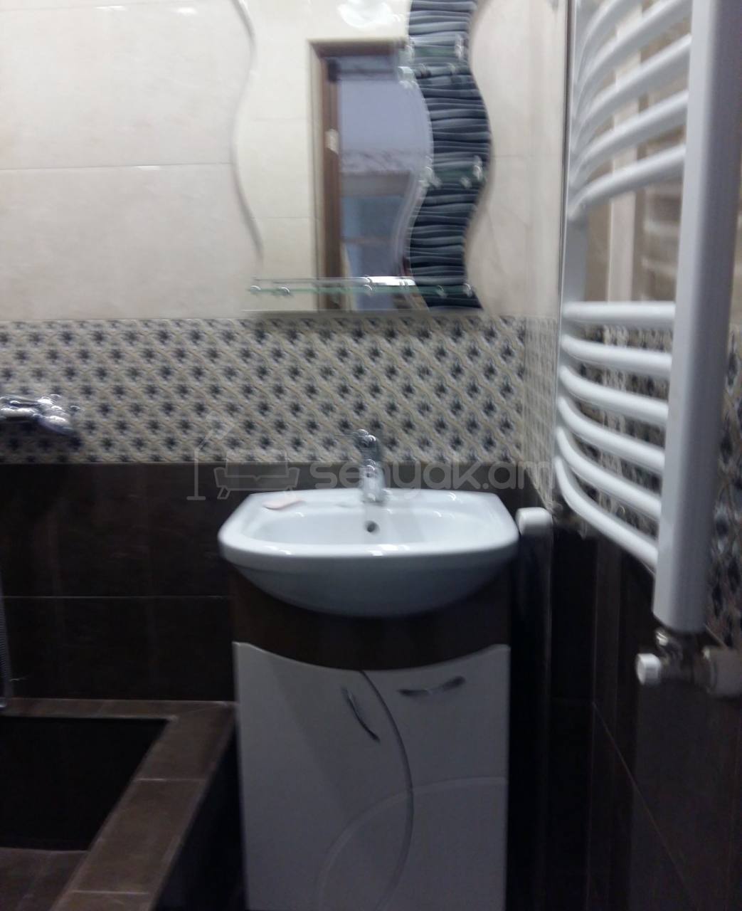 3 Սենյականոց Բնակարան Քարե Շենքում, 75քմ, 4/4 հարկ, Նորմալ Վիճակում, Կահավորված, Արևկող