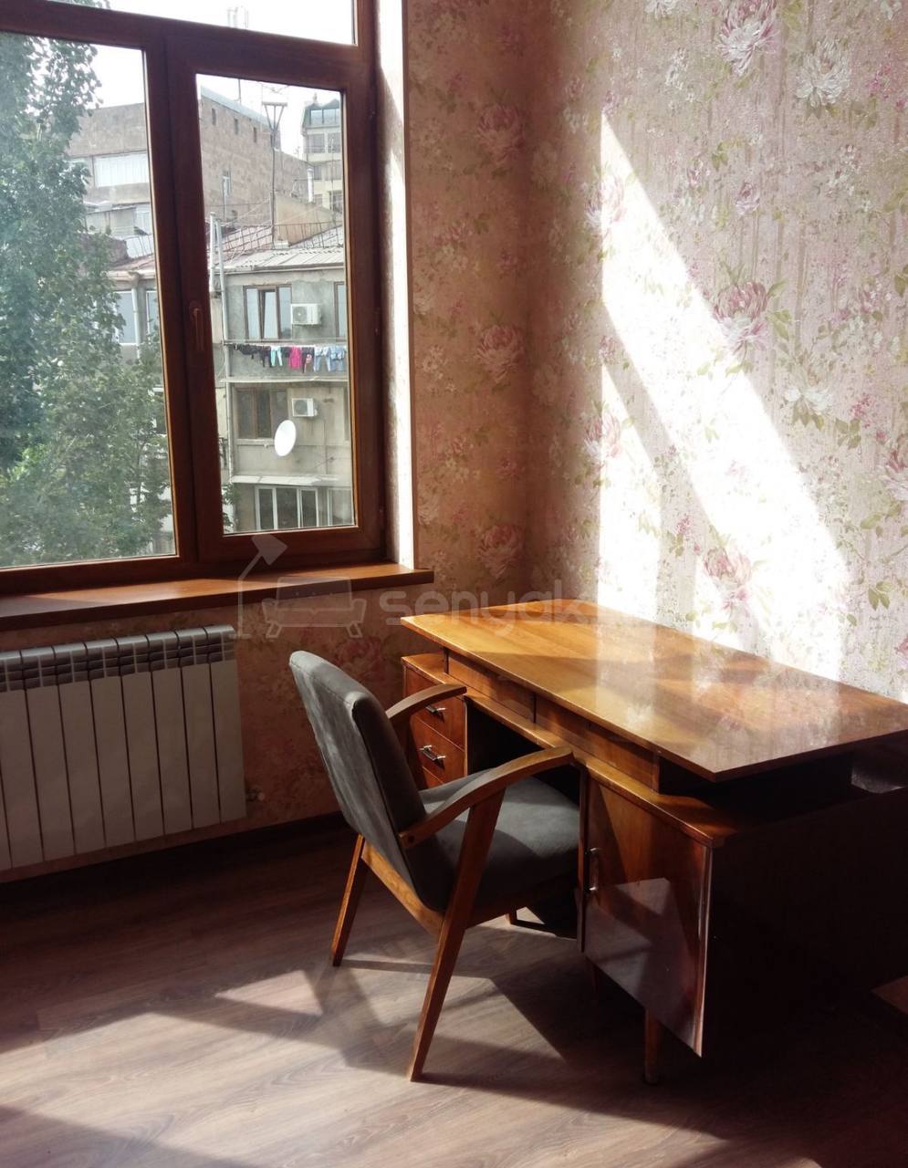 3 Սենյականոց Բնակարան Քարե Շենքում, 75քմ, 4/4 հարկ, Նորմալ Վիճակում, Կահավորված, Արևկող