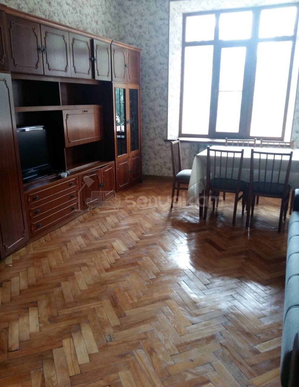 3 Սենյականոց Բնակարան Քարե Շենքում, 75քմ, 4/4 հարկ, Նորմալ Վիճակում, Կահավորված, Արևկող