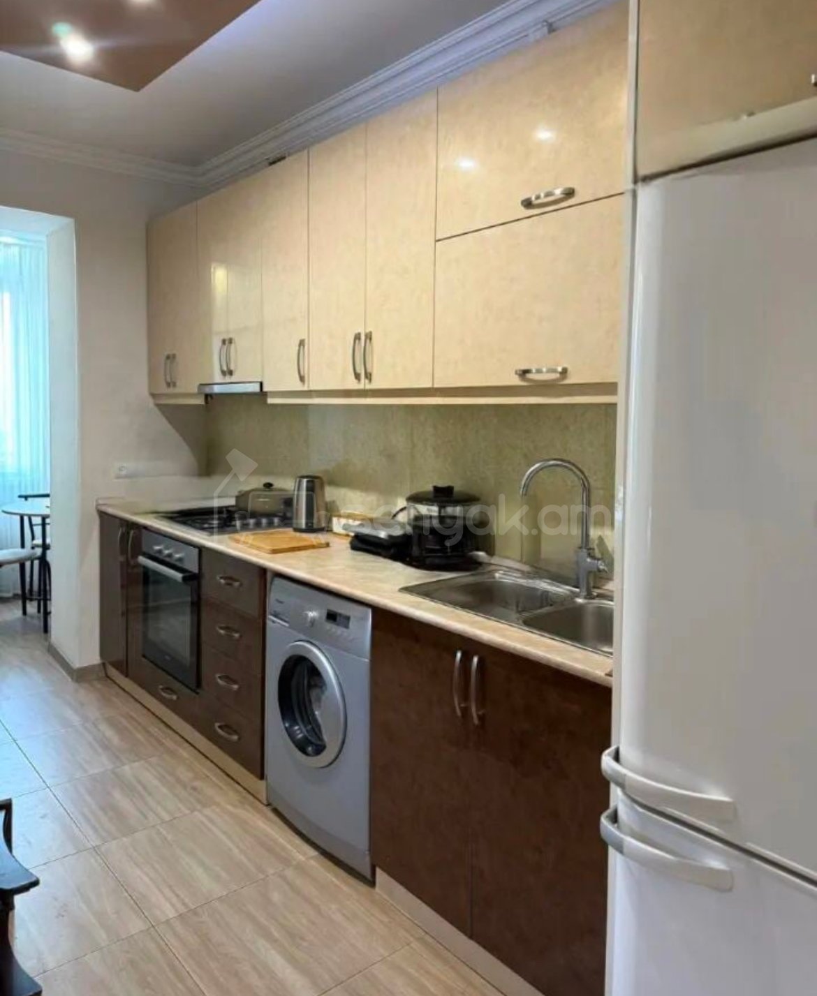 3 Սենյականոց Բնակարան Քարե Շենքում, 79քմ, 5/5 հարկ, Կապիտալ Վերանորոգված