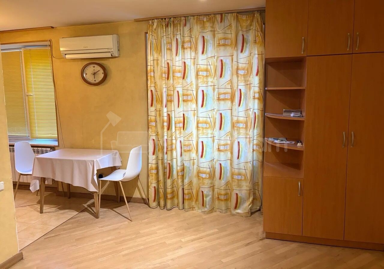 1 Սենյականոց Բնակարան Քարե Շենքում, 32քմ, 3/5 հարկ, Նորմալ Վիճակում