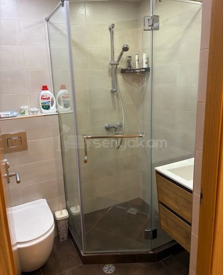 1 Սենյականոց Բնակարան Քարե Շենքում, 32քմ, 3/5 հարկ, Նորմալ Վիճակում