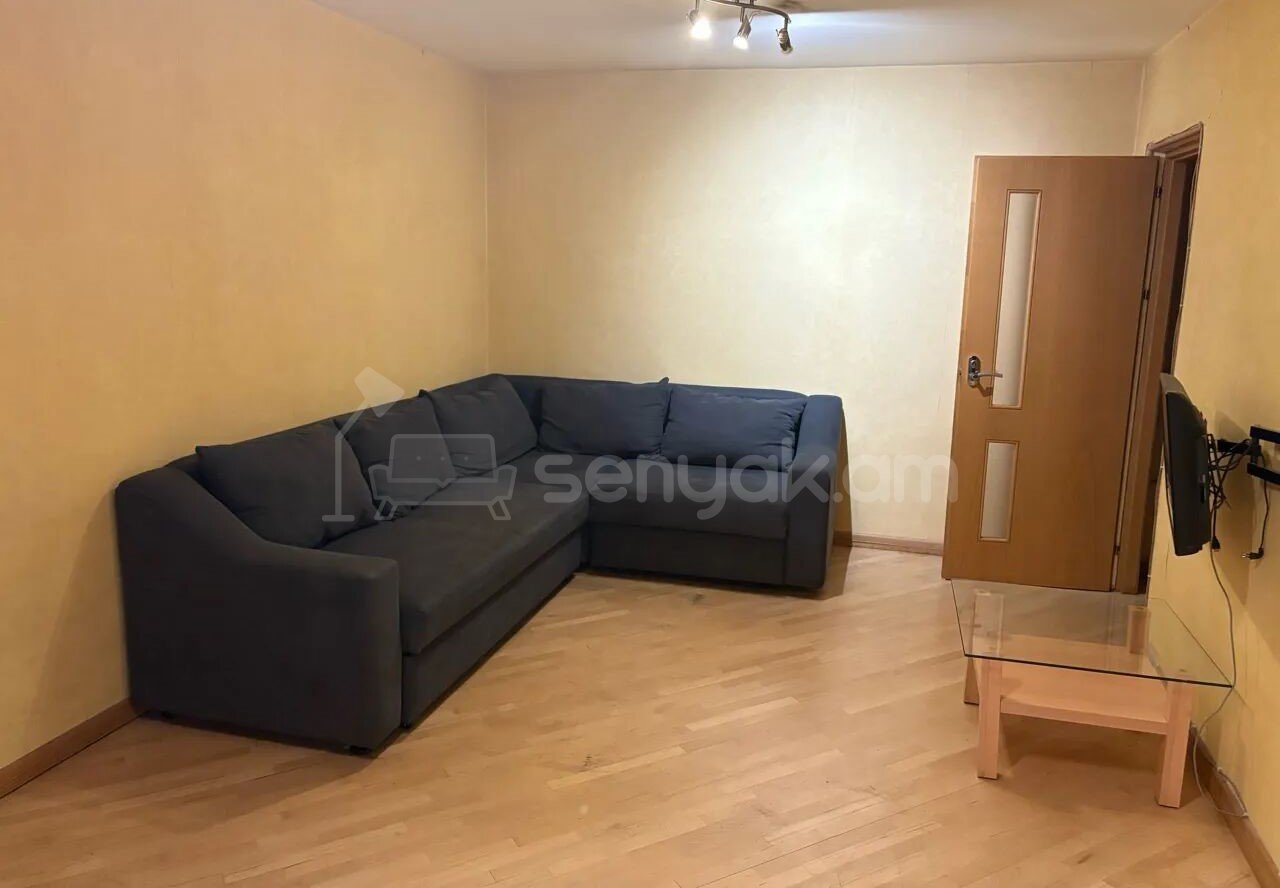 1 Սենյականոց Բնակարան Քարե Շենքում, 32քմ, 3/5 հարկ, Նորմալ Վիճակում