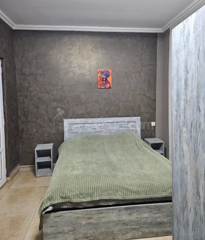 1 Սենյականոց Բնակարան Քարե Շենքում, 40քմ, 1/1 հարկ, Նորմալ Վիճակում, Կահավորված