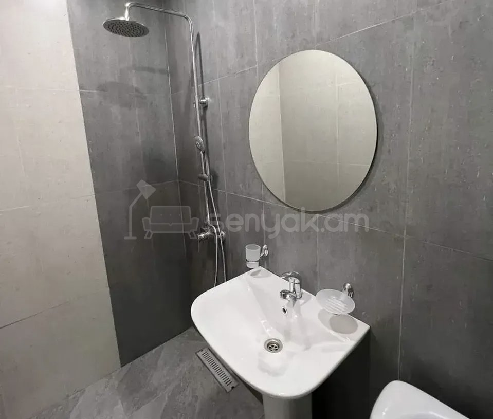 1 Սենյականոց Բնակարան Քարե Շենքում, 40քմ, 1/1 հարկ, Նորմալ Վիճակում, Կահավորված